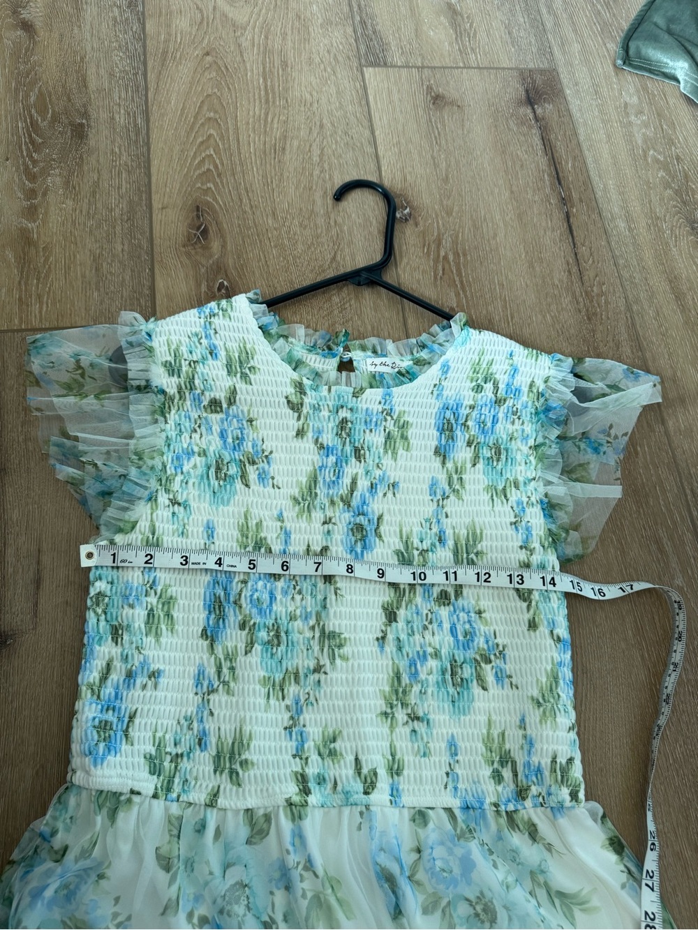 By The River BLUE FLORAL FLUTTER SLEEVE MIDI DRESS Size Medium - Picture 9 of 10